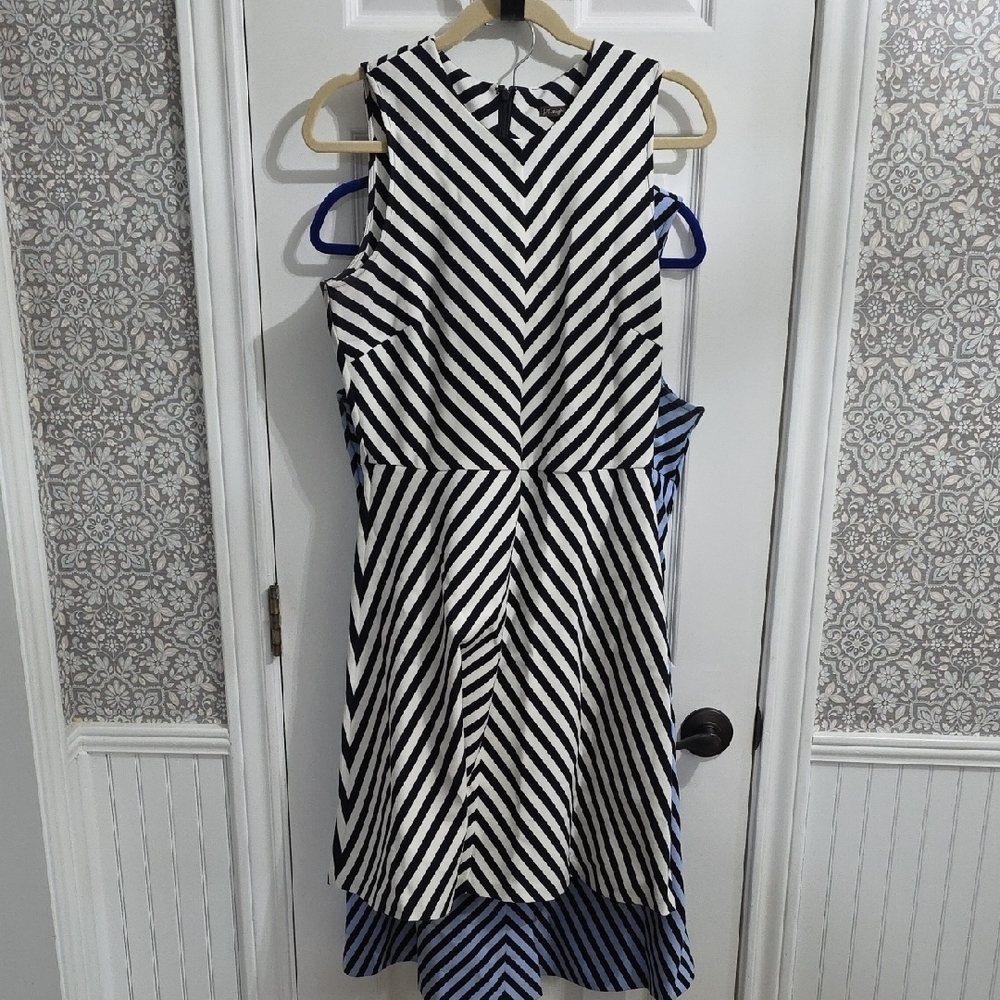 Set Of 2 J. McLaughlin Striped Sleeveless Dresses White Black Blue Size Large​​